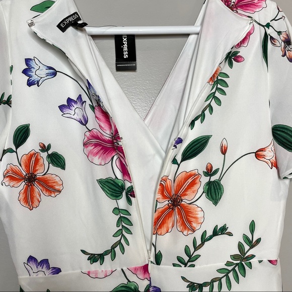Express Floral Fit & Flare Short Sleeve Dress - Picture 7 of 8